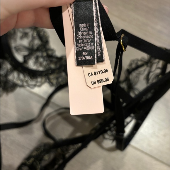 Black and Gold Strappy Lace Teddy - Picture 5 of 5